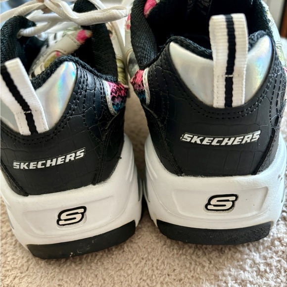 Ladies Skechers D’Lites air-cooled memory foam athletic shoes - Picture 9 of 16